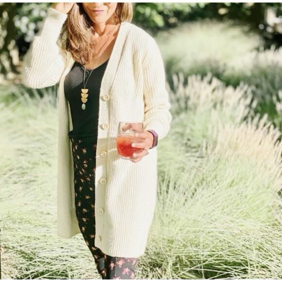 CAbi #4099 Book Club Cardigan Sweater Size Large Cream Long Line Chunky Knit - Picture 2 of 8